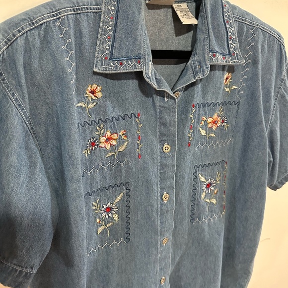 Vintage Capacity Short Sleeve Embroidered Button Down - Picture 2 of 3